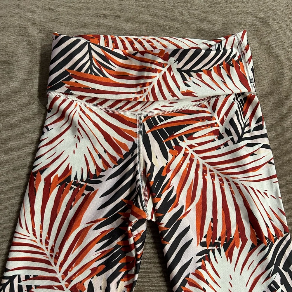 Emily Hsu Makena Leggings - Tropical Leaf Pattern - Small - Picture 2 of 5